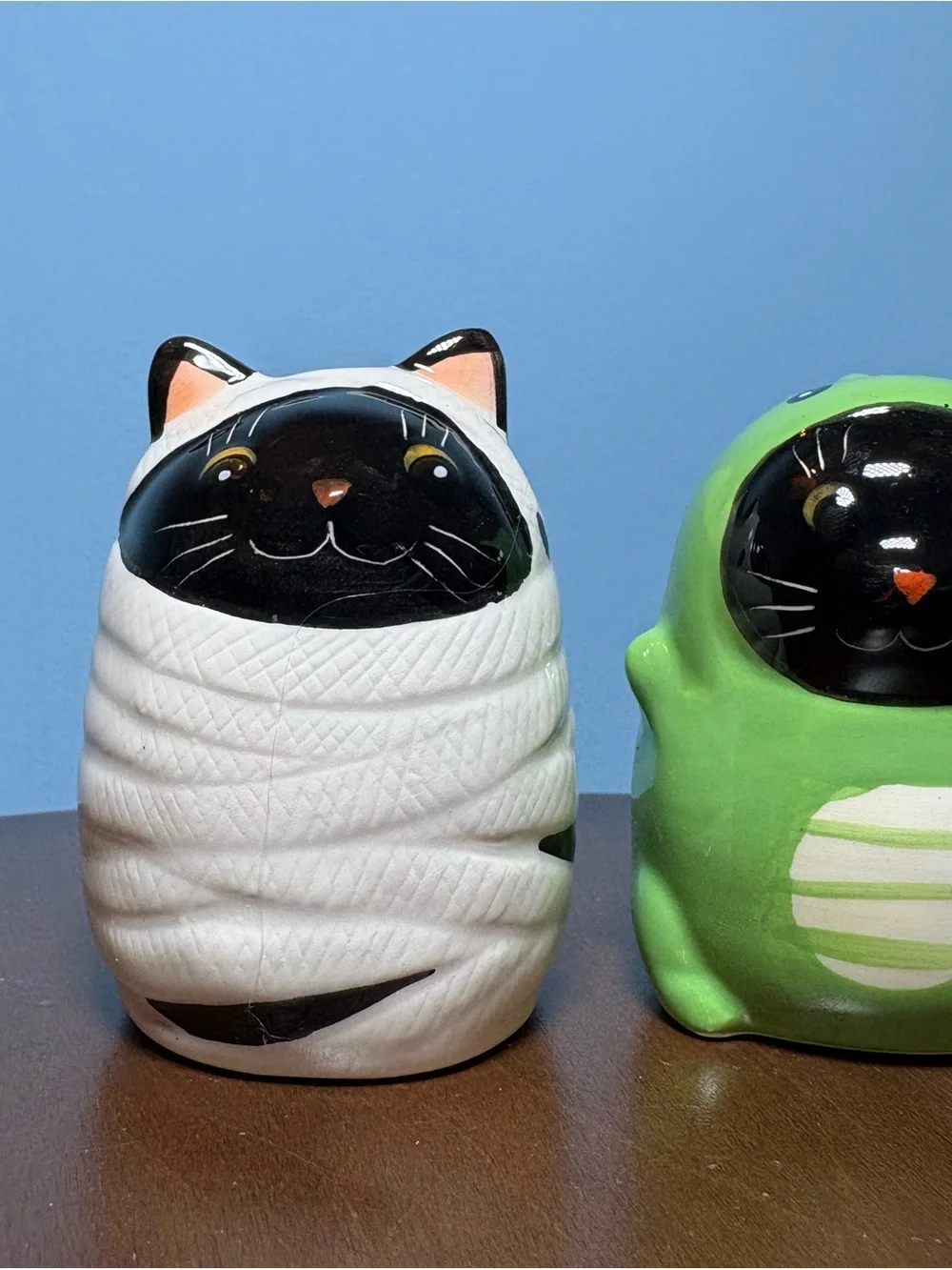 Ceramic Cat Figurine Set – White and Green Decorative Cats